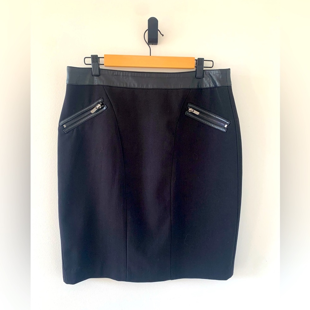 Calvin Klein Lined Black Mid Length Skirt Back Zipper and Slit Pockets Size 10
